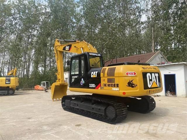 CAT 320D2 حفارات زحافة
