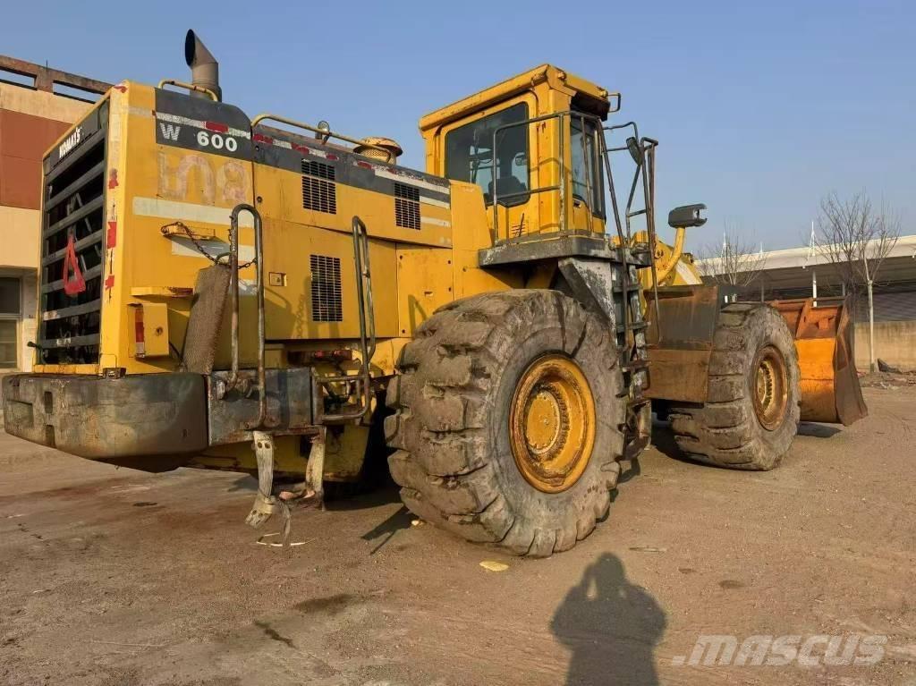 Komatsu Komatsu لوادر بعجل