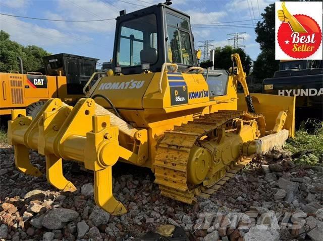 Komatsu D 85 EX بلدوزرات مجنزرة