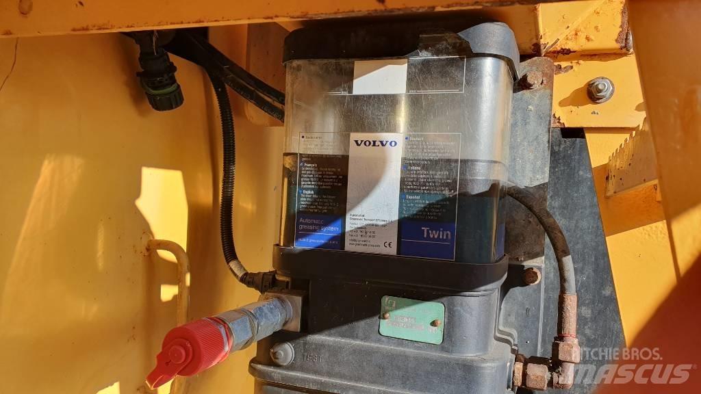 Volvo L 120 G لوادر بعجل