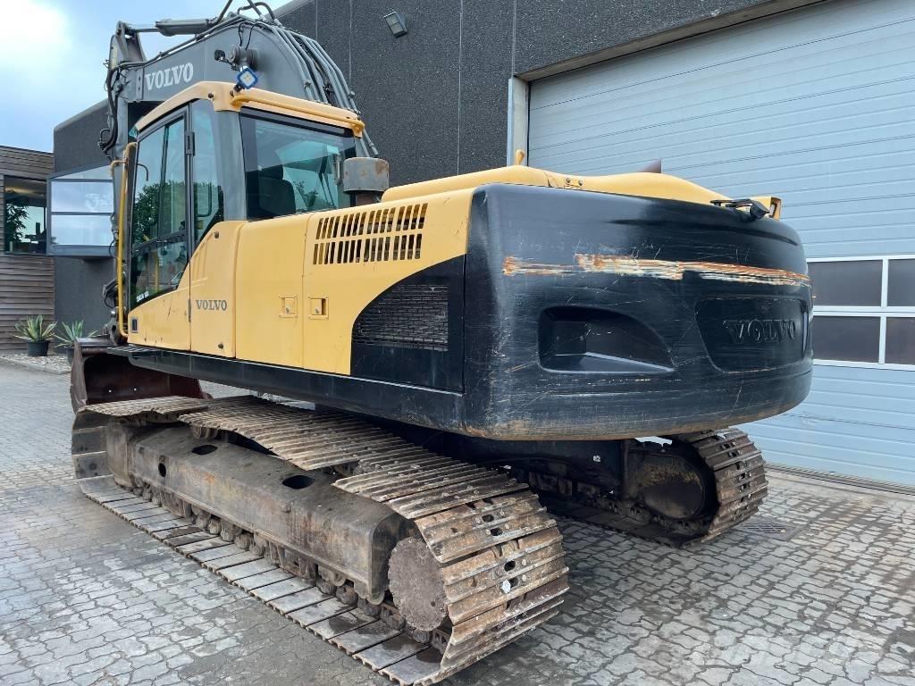 Volvo EC240C حفارات زحافة