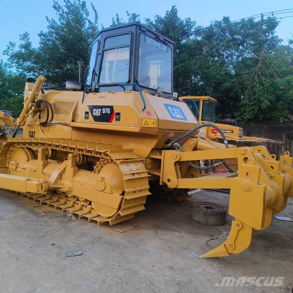 CAT D 7 G بلدوزرات مجنزرة