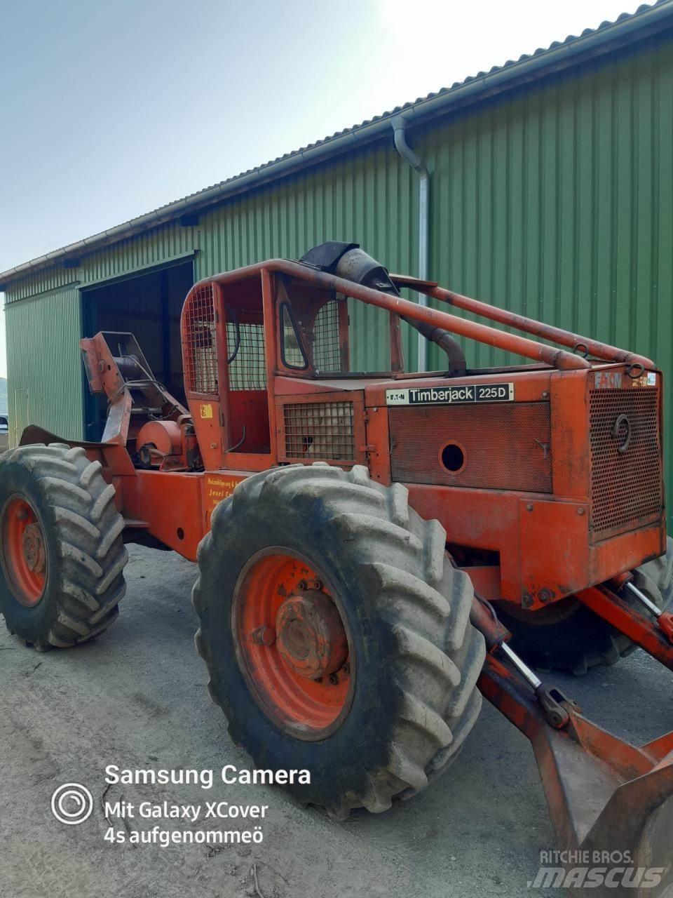 Timberjack 225 D ساحبات الأشجار