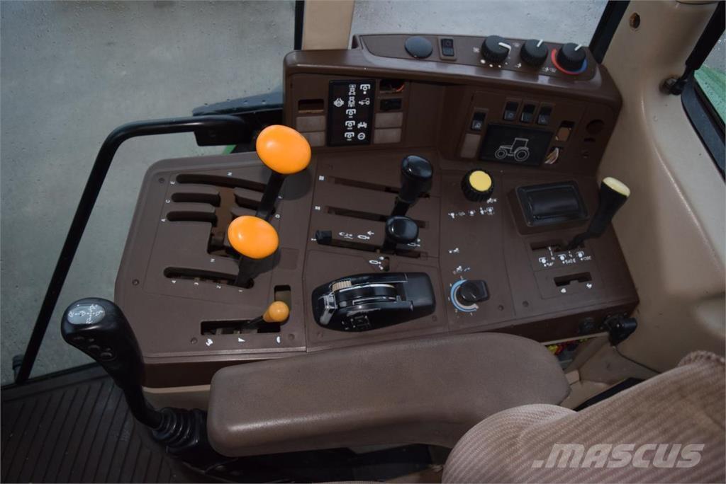 John Deere 6210 الجرارات