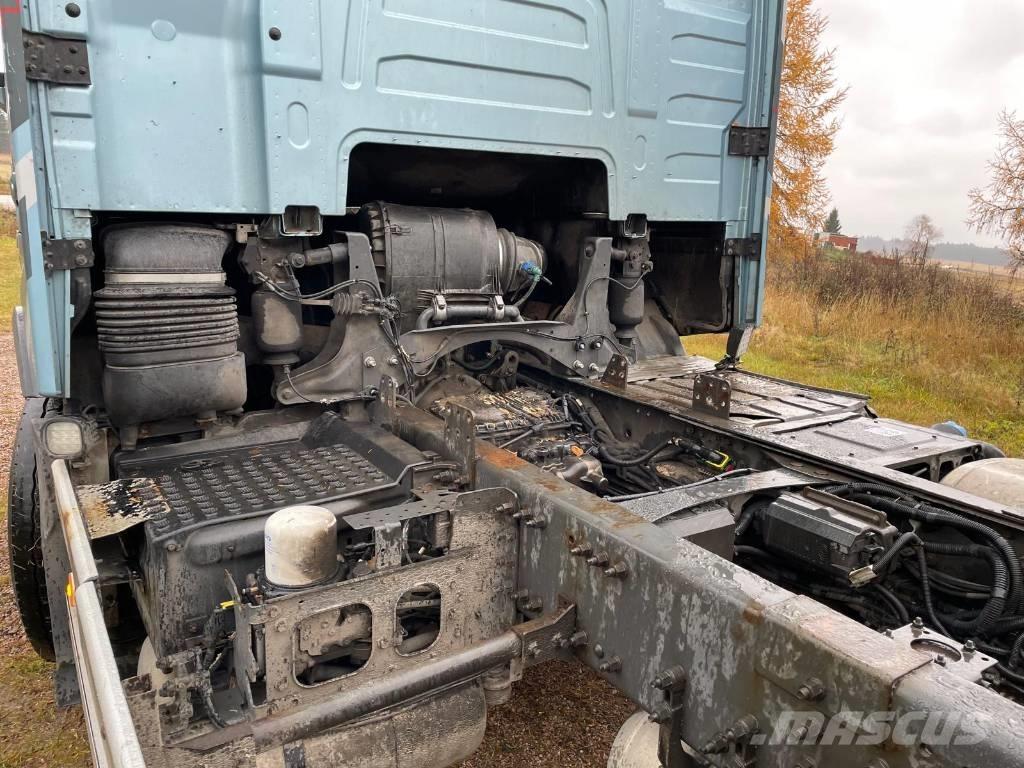 Volvo FH 13 540 شاحنات بمقصورة وهيكل