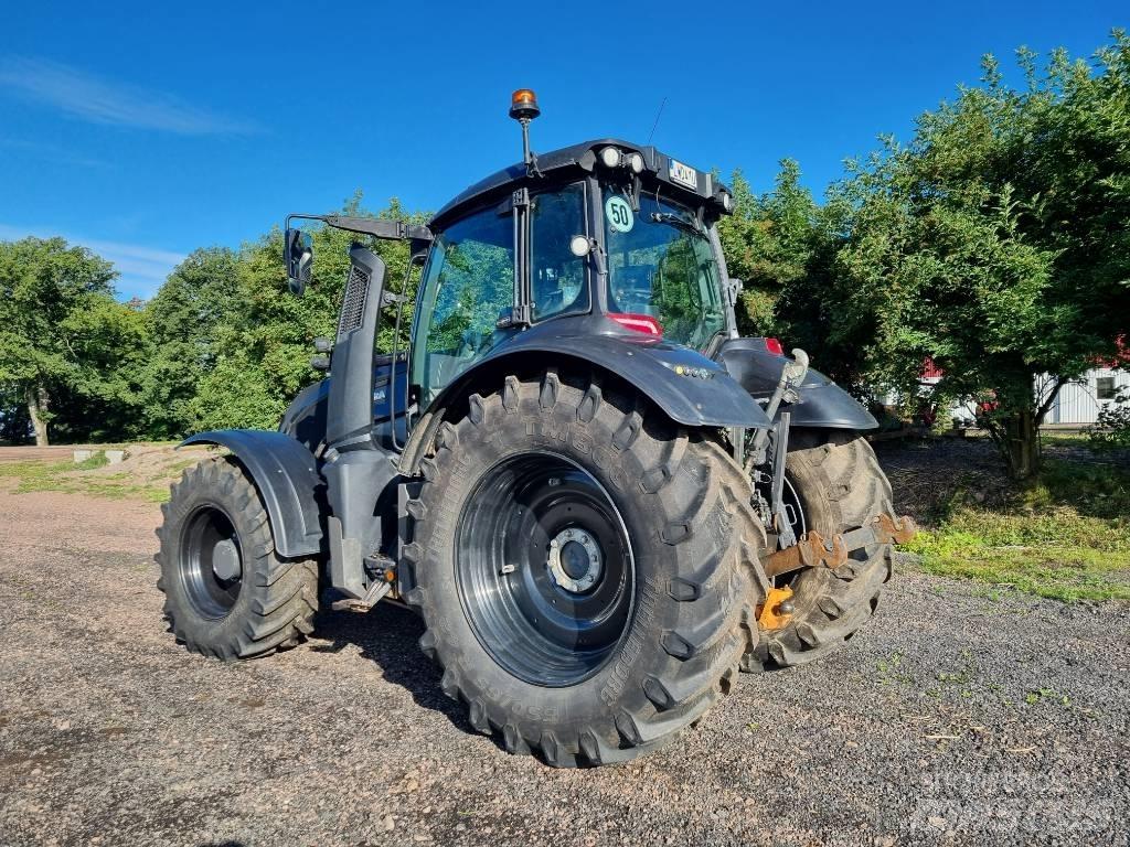 Valtra T175D الجرارات