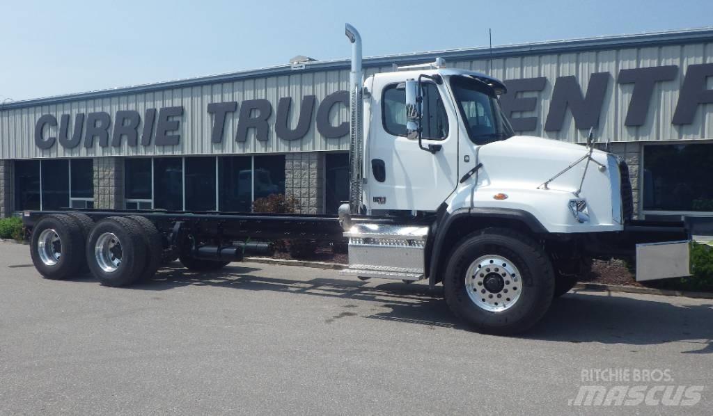 Freightliner 114 SD شاحنات بمقصورة وهيكل
