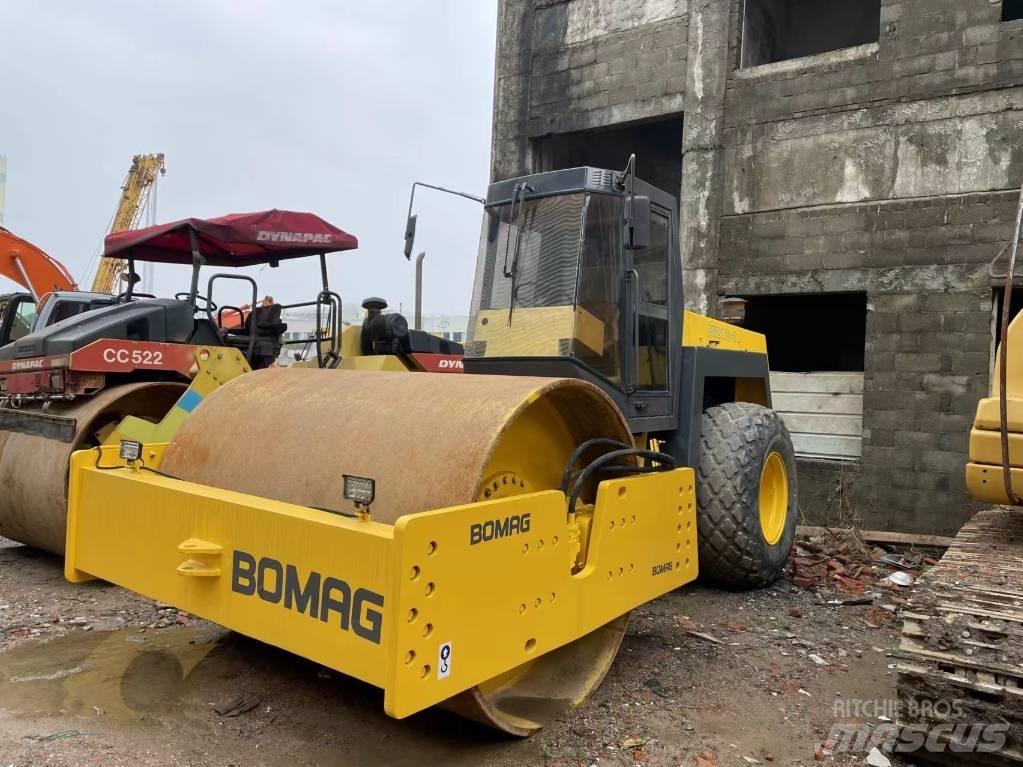 Bomag BW 217 مداحل أحادية الأسطوانة