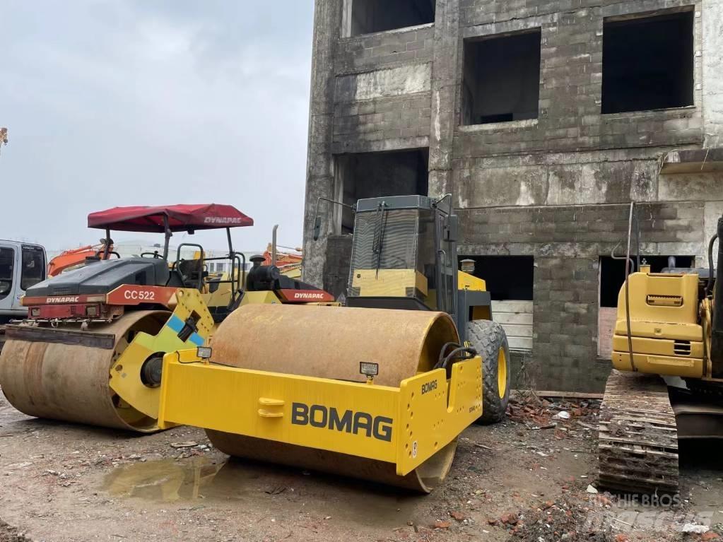 Bomag BW 217 مداحل أحادية الأسطوانة
