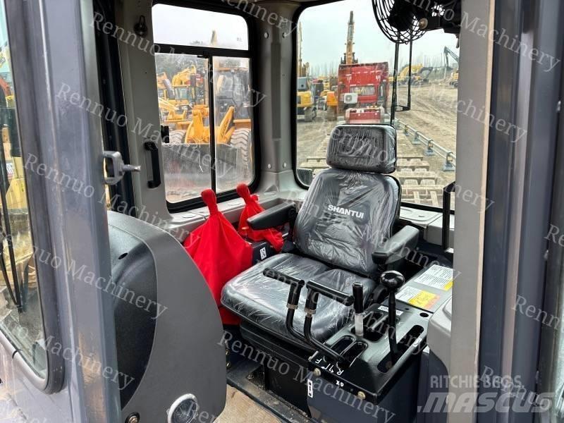 Shantui SD 16 بلدوزرات مجنزرة