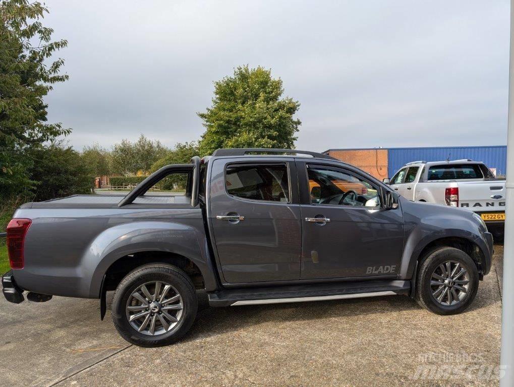 Isuzu D-MAX شاحنات خفيفة/مفصلية الجوانب