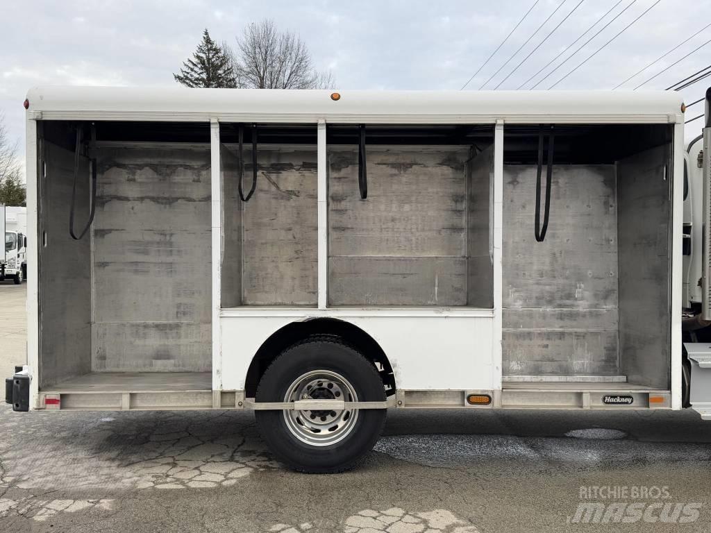 Freightliner M2 شاحنات نقل المشروبات