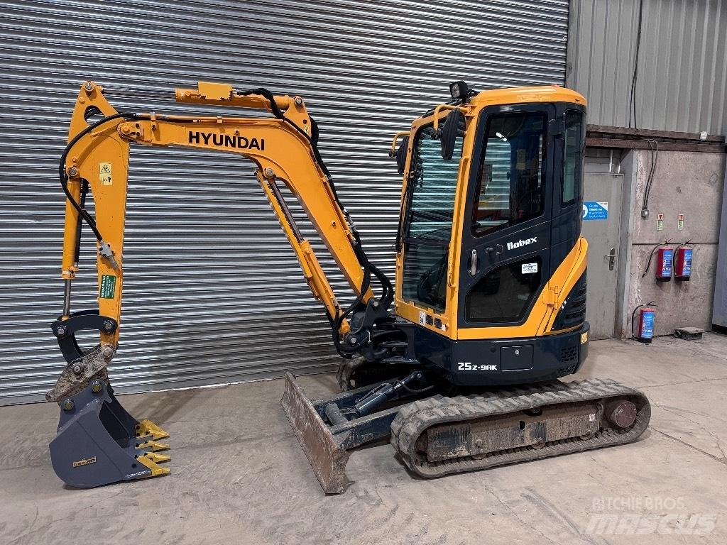 Hyundai R25Z-9 AK حفارات صغيرة أقل من 7 طن (حفارات صغيرة)