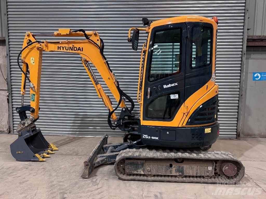 Hyundai R25Z-9 AK حفارات صغيرة أقل من 7 طن (حفارات صغيرة)