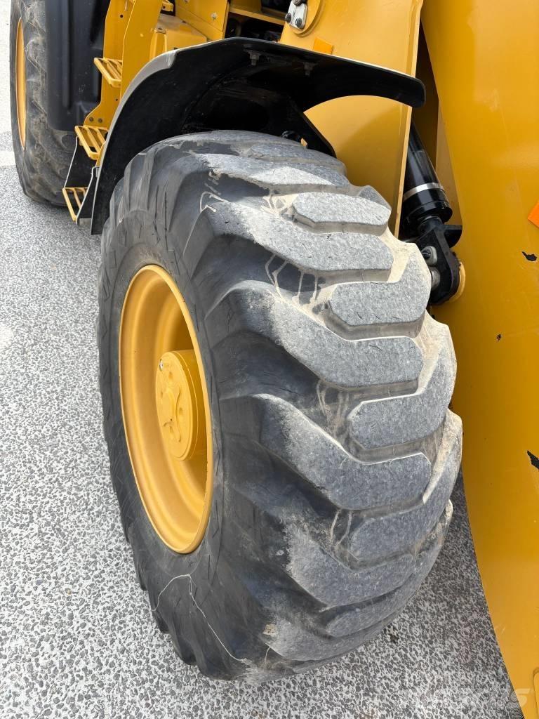 CAT 918 M لوادر بعجل