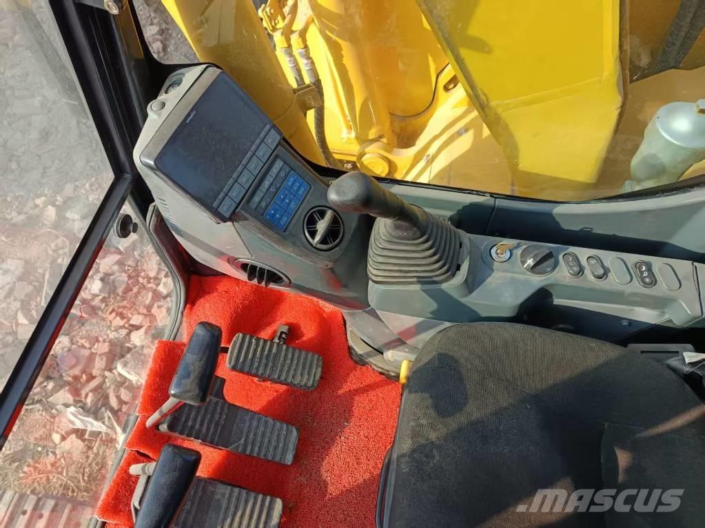 Komatsu PC 138 حفارات زحافة