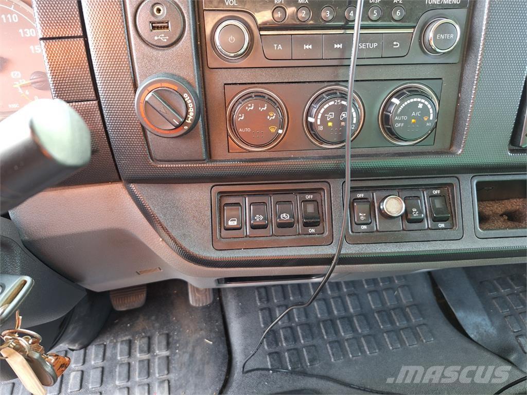 Renault D 7.5 شاحنات مسطحة/مفصلية الجوانب