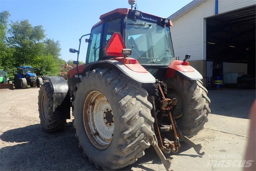 New Holland M135 الجرارات