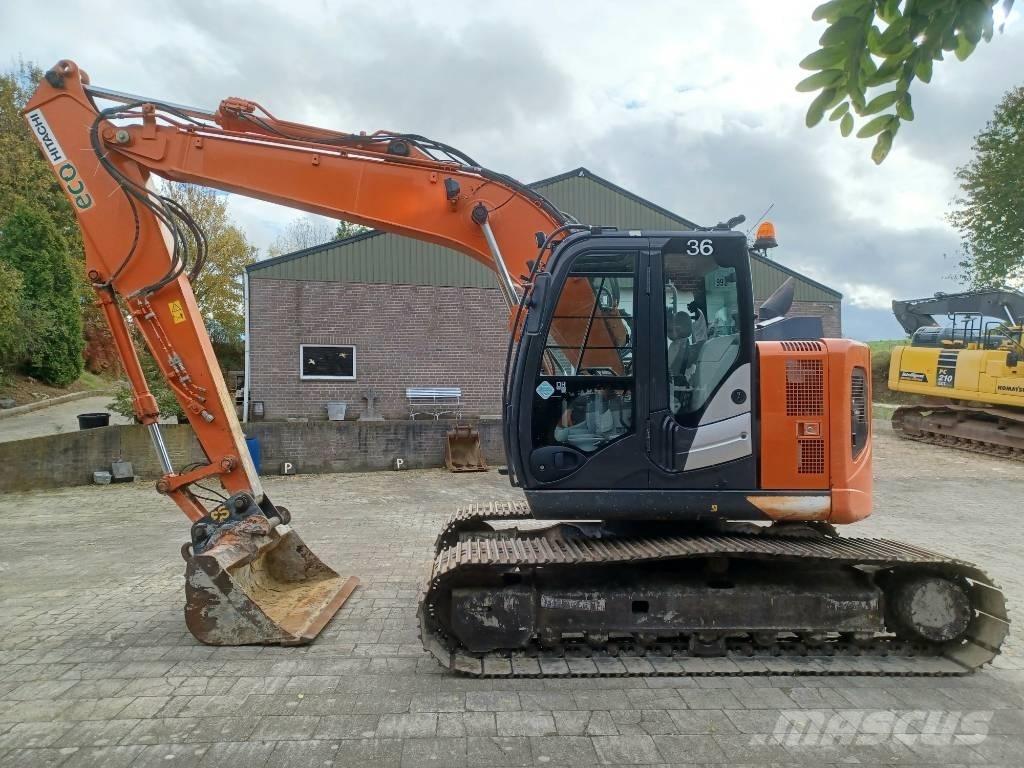 Hitachi ZX 135 US-6 حفارات زحافة