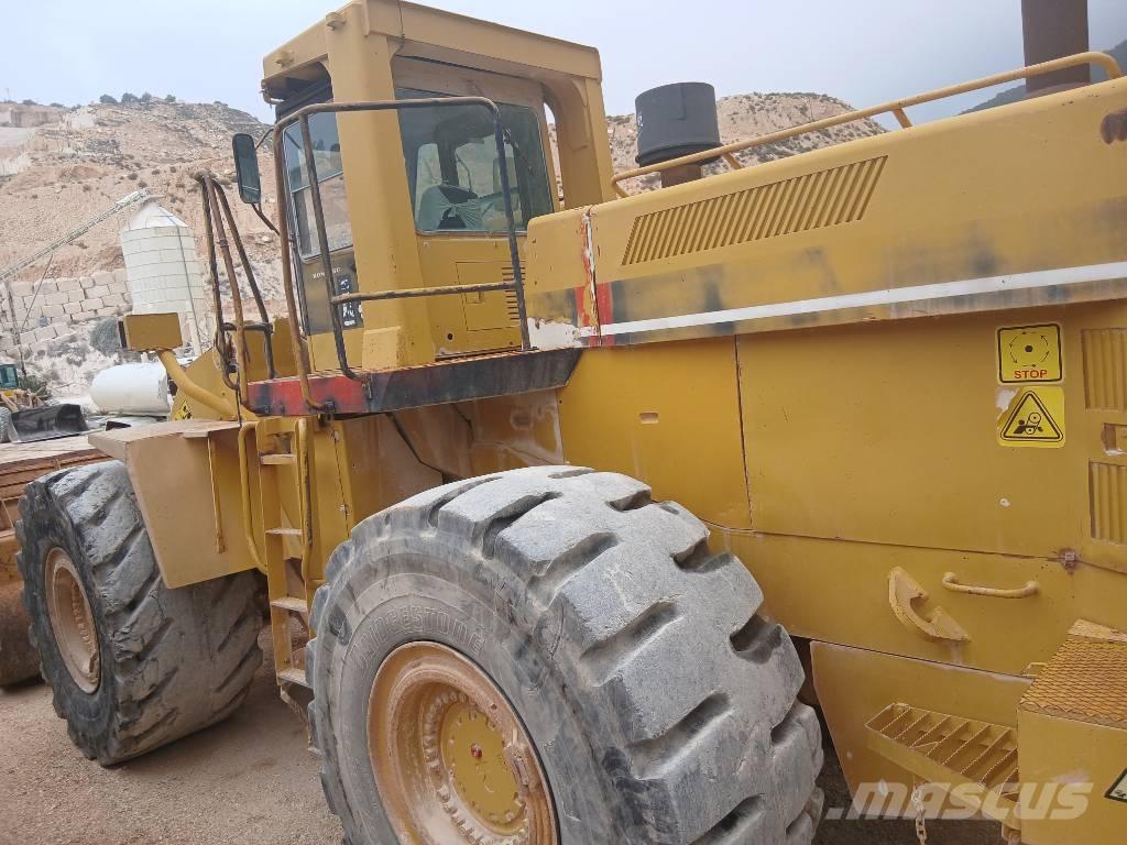 Komatsu WA 600-1 لوادر بعجل