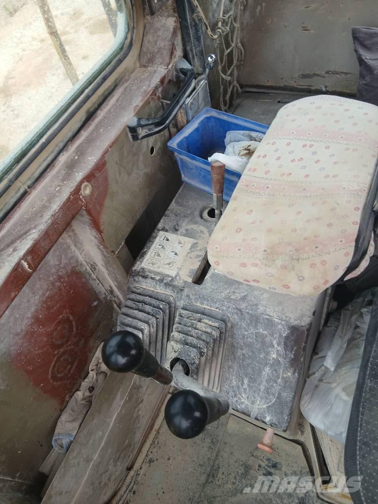 Komatsu WA 600-1 لوادر بعجل