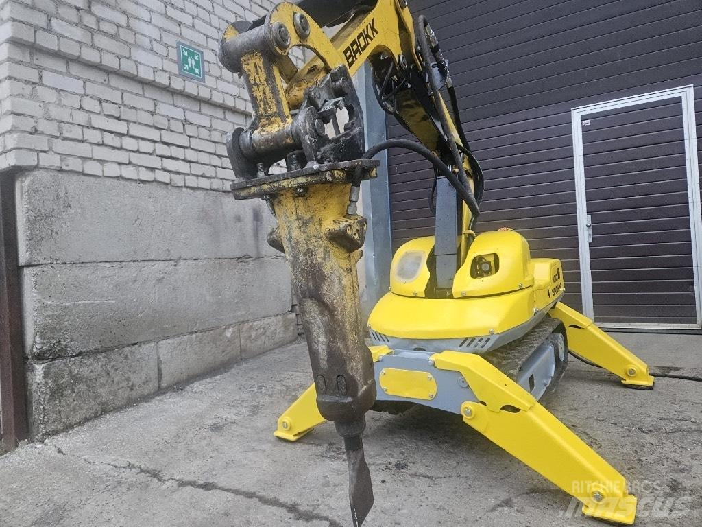 Brokk 100 حفارات هدم