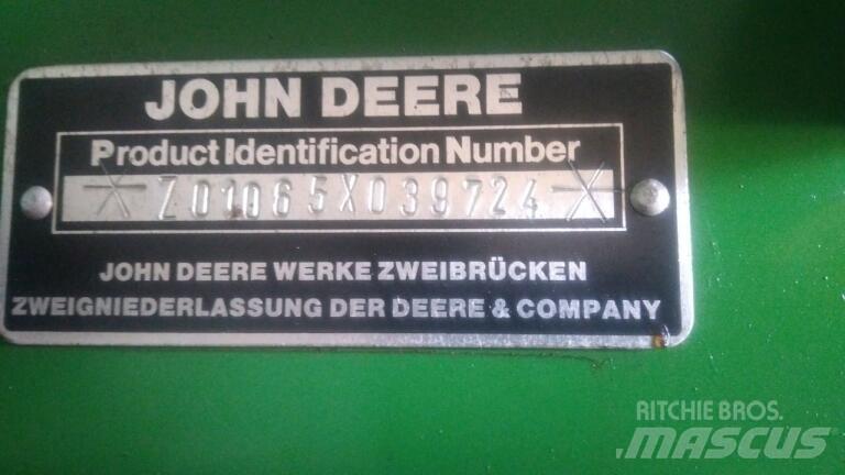 John Deere 1065 حصادات