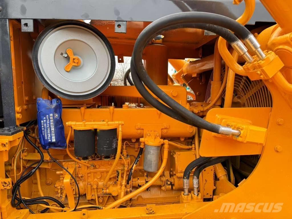 Shantui SD 16 بلدوزرات مجنزرة
