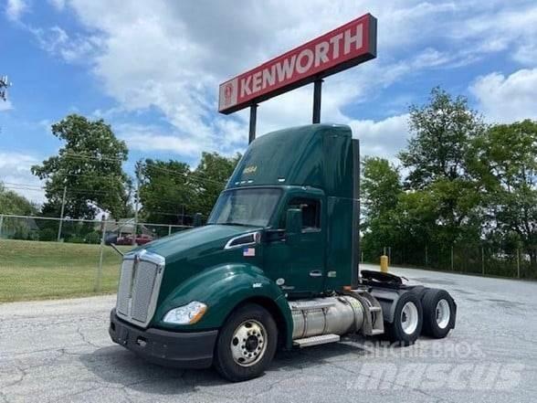 Kenworth T680 وحدات الجر