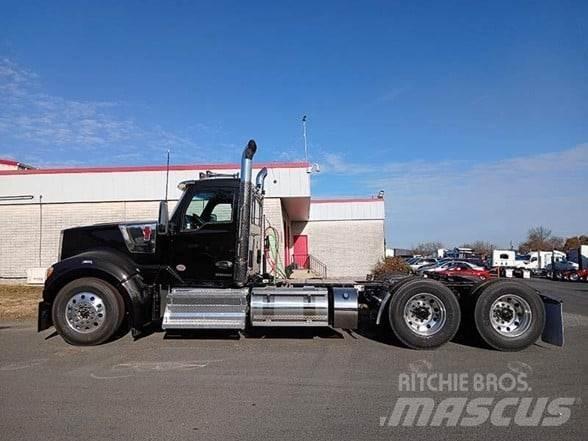 Kenworth W990 وحدات الجر