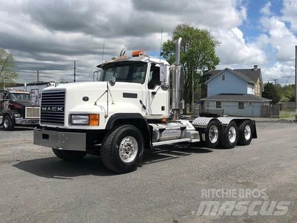 Mack CL733 وحدات الجر