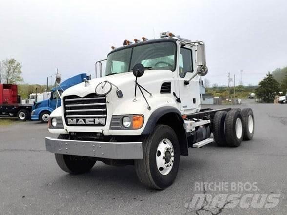 Mack GRANITE CV713 شاحنات بمقصورة وهيكل