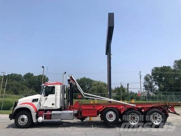 Mack GRANITE GU713 شاحنات المخلفات