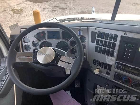 Mack GRANITE GU713 شاحنات المخلفات