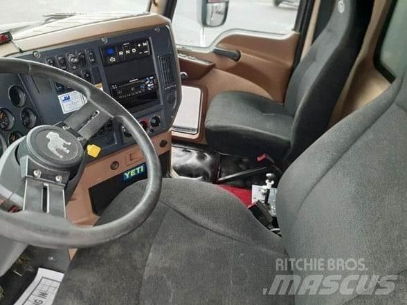 Mack GRANITE GU713 شاحنات قلابة