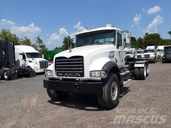 Mack GRANITE GU713 وحدات الجر