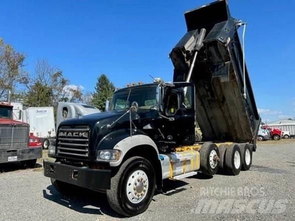 Mack GRANITE GU713 شاحنات قلابة