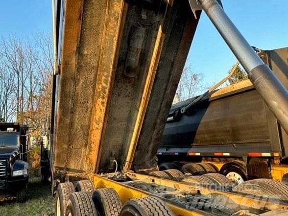 Mack GRANITE GU713 شاحنات قلابة