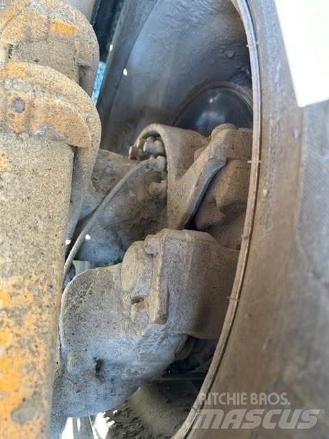 Mack GRANITE GU713 شاحنات قلابة
