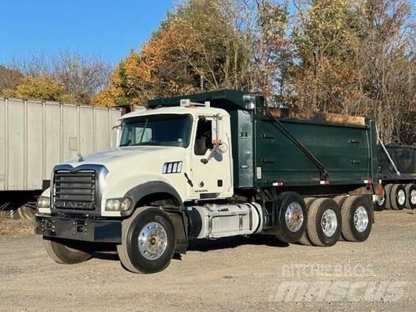 Mack GRANITE GU713 شاحنات قلابة