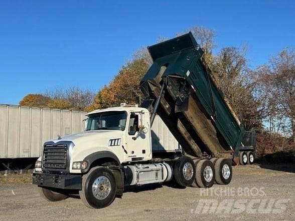 Mack GRANITE GU713 شاحنات قلابة