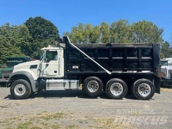 Mack GRANITE GU713 شاحنات قلابة