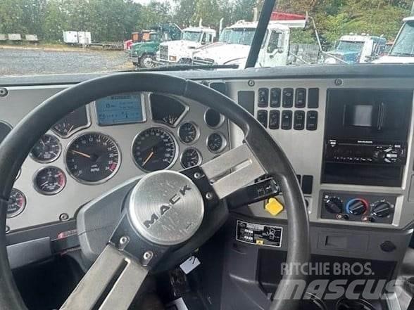 Mack GRANITE GU713 شاحنات قلابة