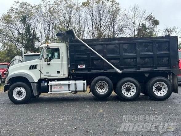Mack GRANITE GU713 شاحنات قلابة