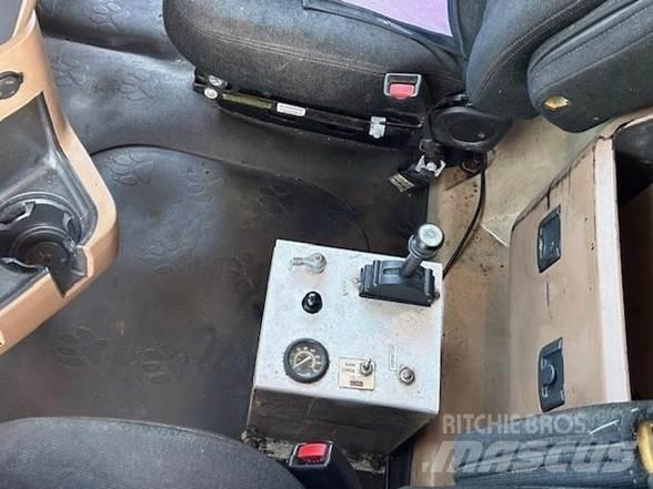 Mack GRANITE GU713 شاحنات قلابة