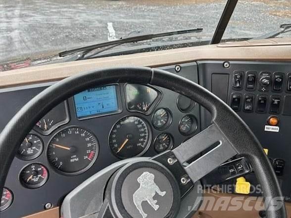 Mack GRANITE GU713 شاحنات قلابة