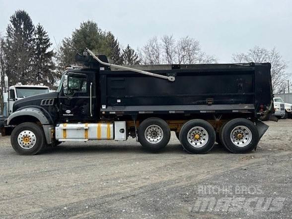 Mack GRANITE GU713 شاحنات قلابة