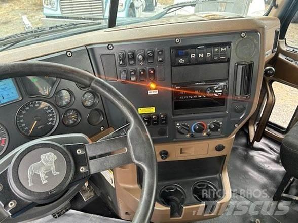 Mack GRANITE GU713 شاحنات قلابة