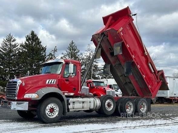 Mack GRANITE GU813 شاحنات قلابة