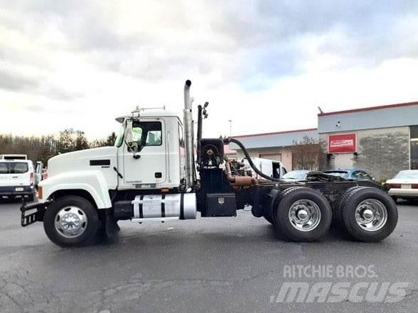 Mack PINNACLE CHU613 وحدات الجر